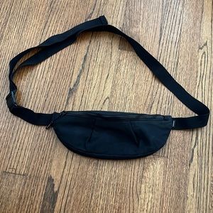 Athleta Women’s Kinetic Waist Bag - Black